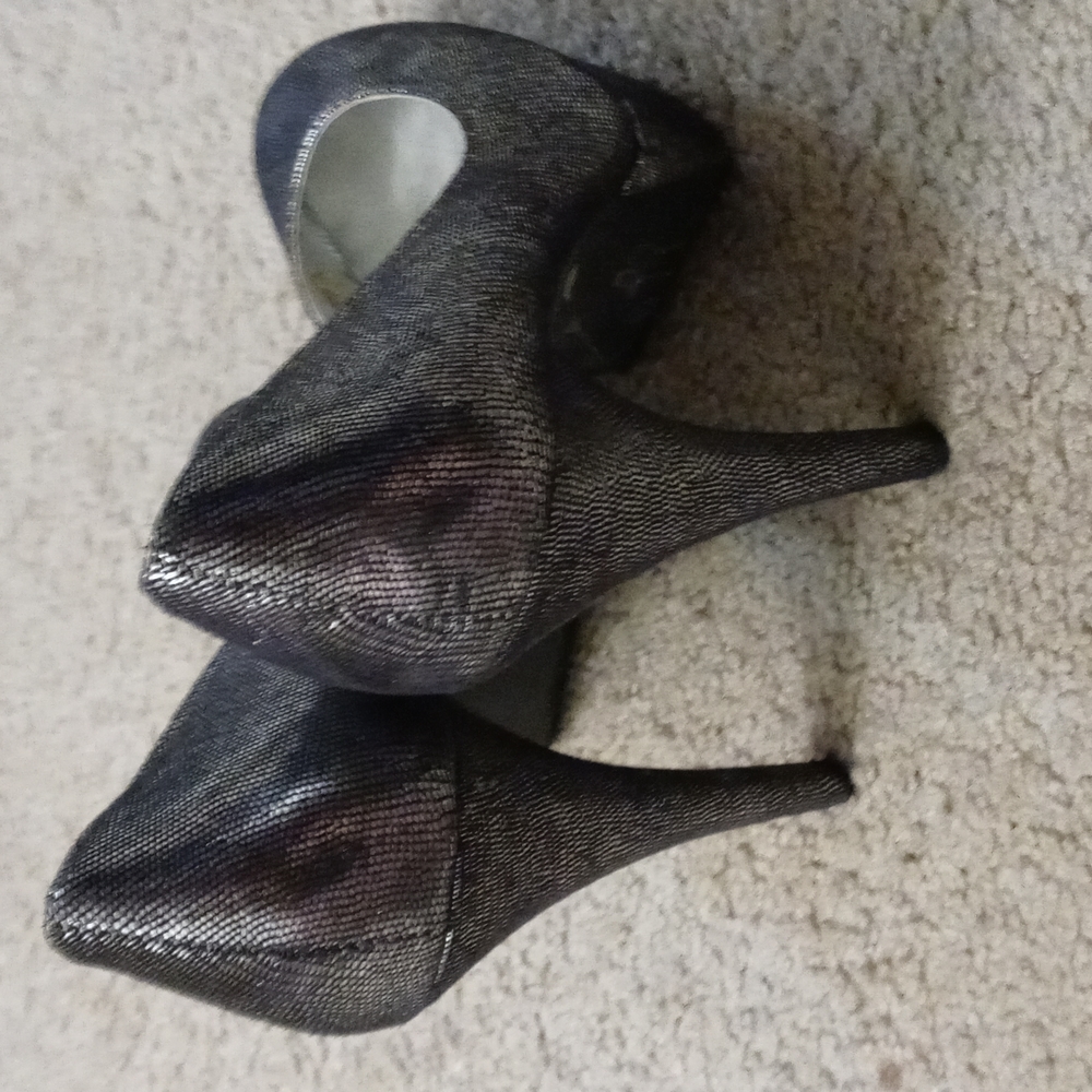 Heels - Picture 2 of 2